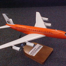 B727 Braniff White Orange